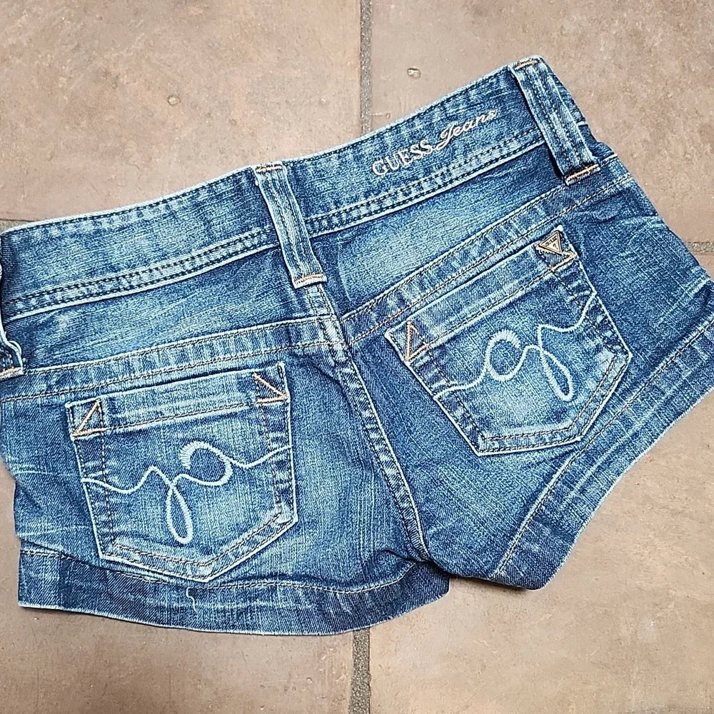 NWOT GUESS Women's Blue Denim Shorts - Picture 2 of 8